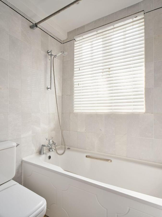Stylish 3 Bedroom Town House Лондон Экстерьер фото
