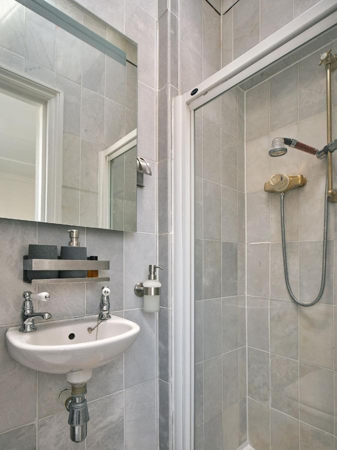 Stylish 3 Bedroom Town House Лондон Экстерьер фото